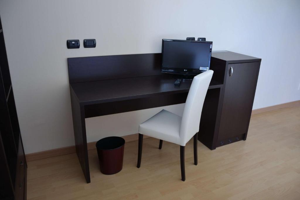 Hotel Motel Galaxy Reggio Emilia Room photo