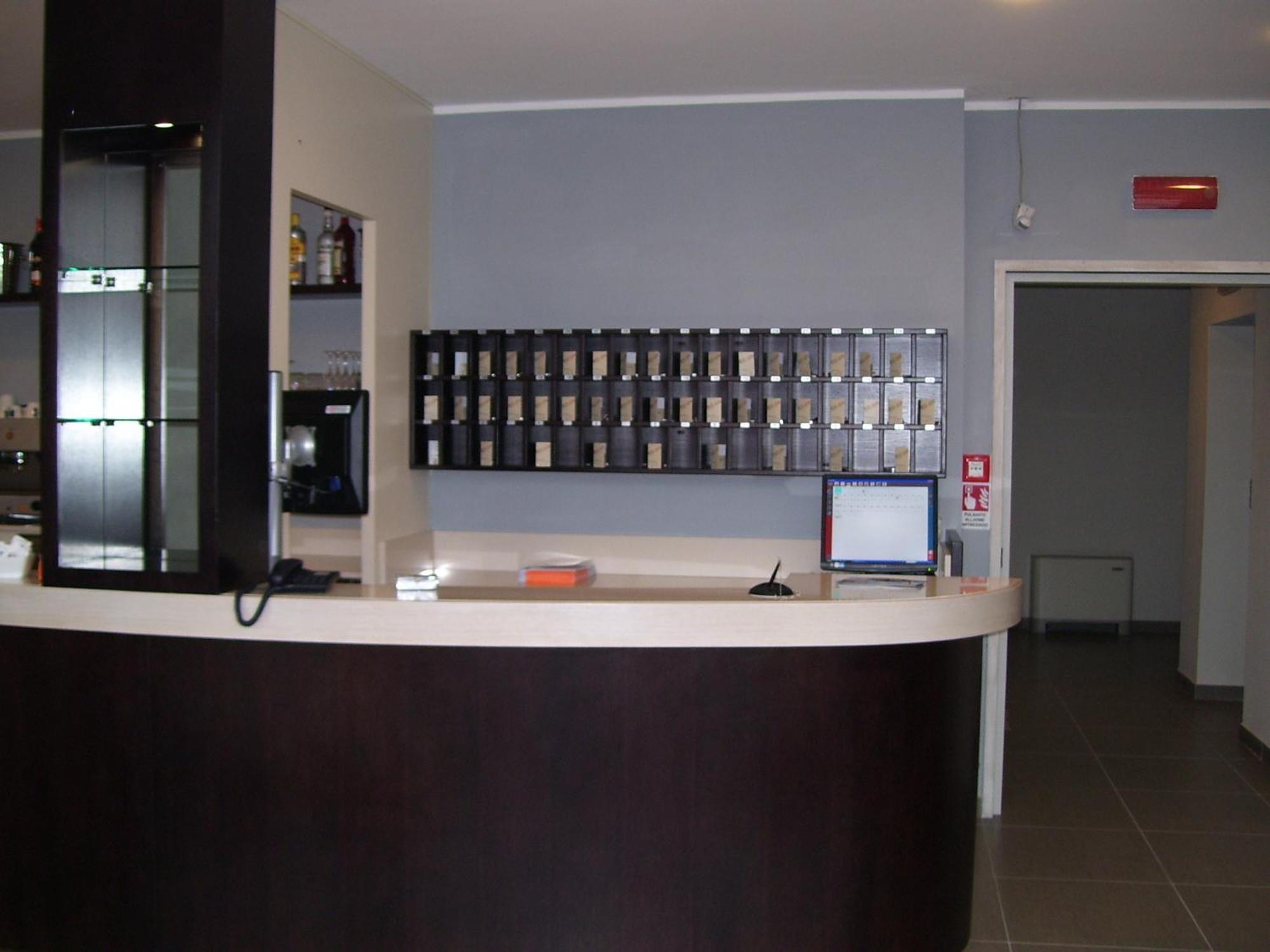 Hotel Motel Galaxy Reggio Emilia Exterior photo