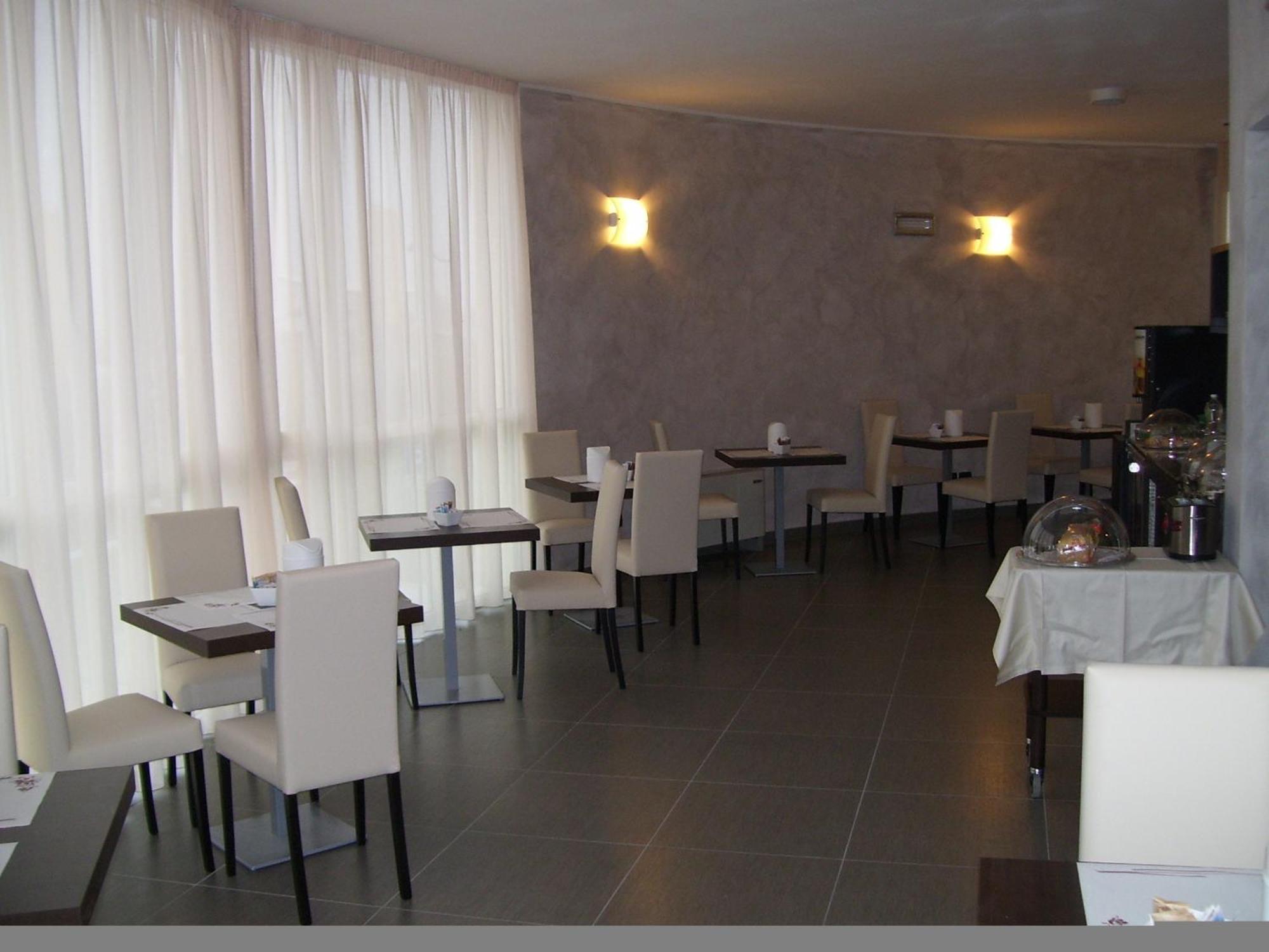 Hotel Motel Galaxy Reggio Emilia Exterior photo