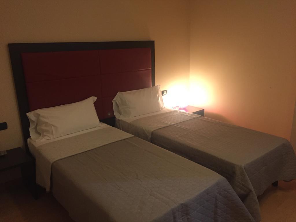 Hotel Motel Galaxy Reggio Emilia Exterior photo