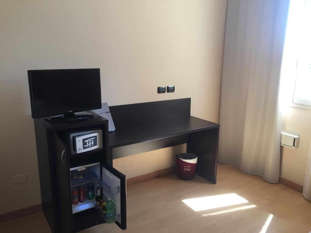 Hotel Motel Galaxy Reggio Emilia Exterior photo