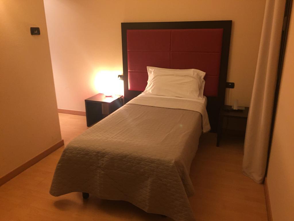 Hotel Motel Galaxy Reggio Emilia Exterior photo
