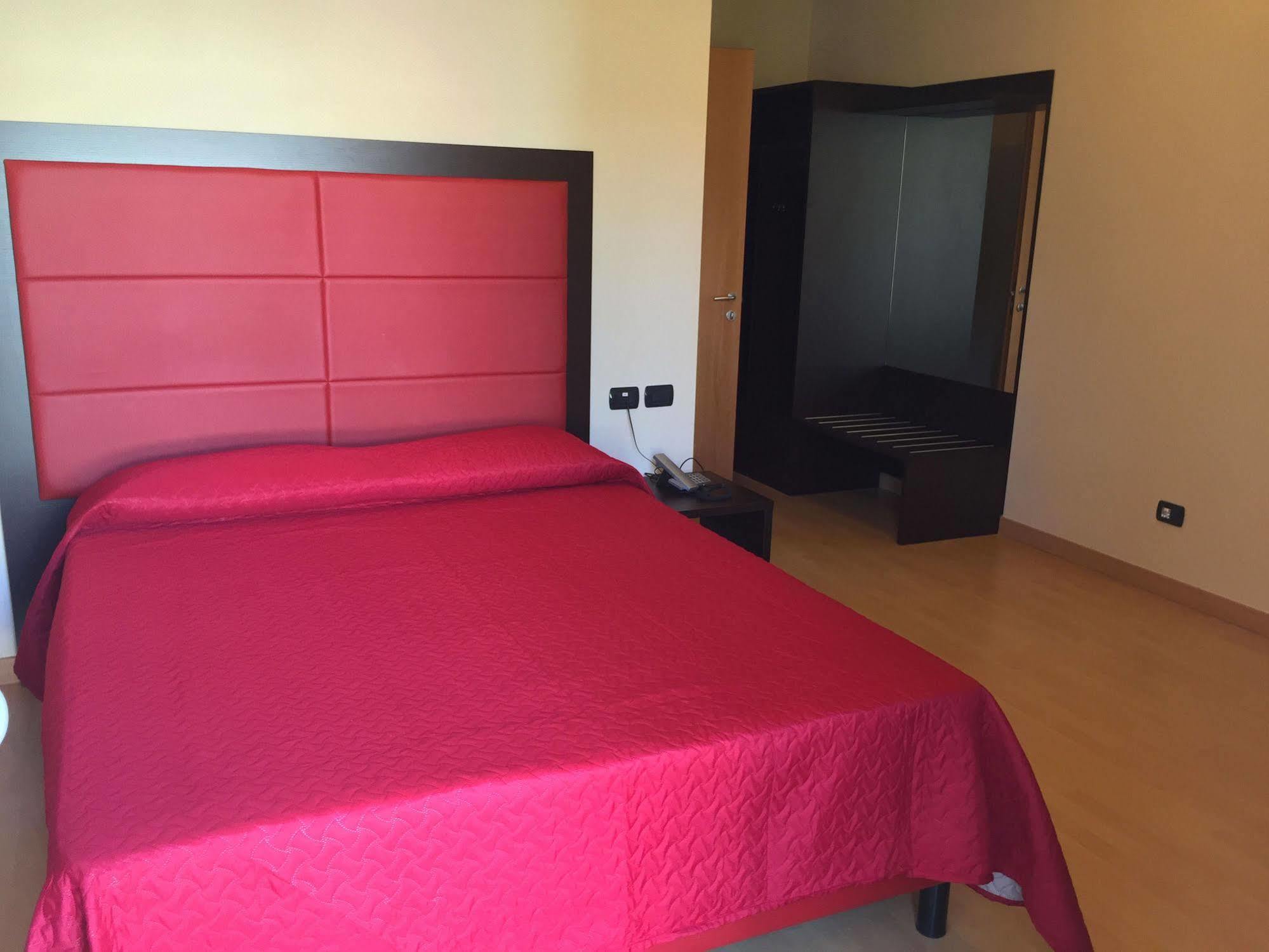 Hotel Motel Galaxy Reggio Emilia Exterior photo