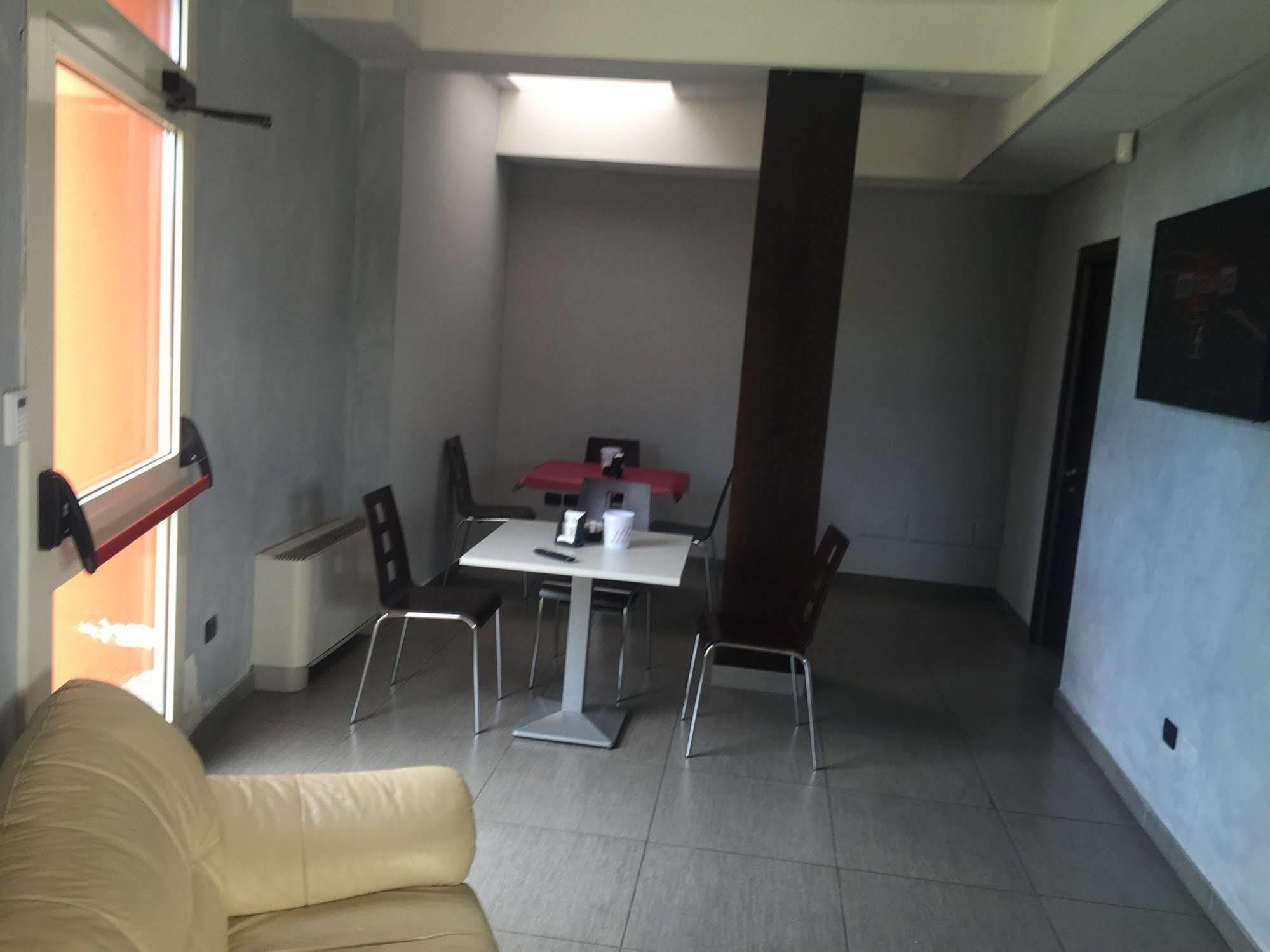 Hotel Motel Galaxy Reggio Emilia Exterior photo