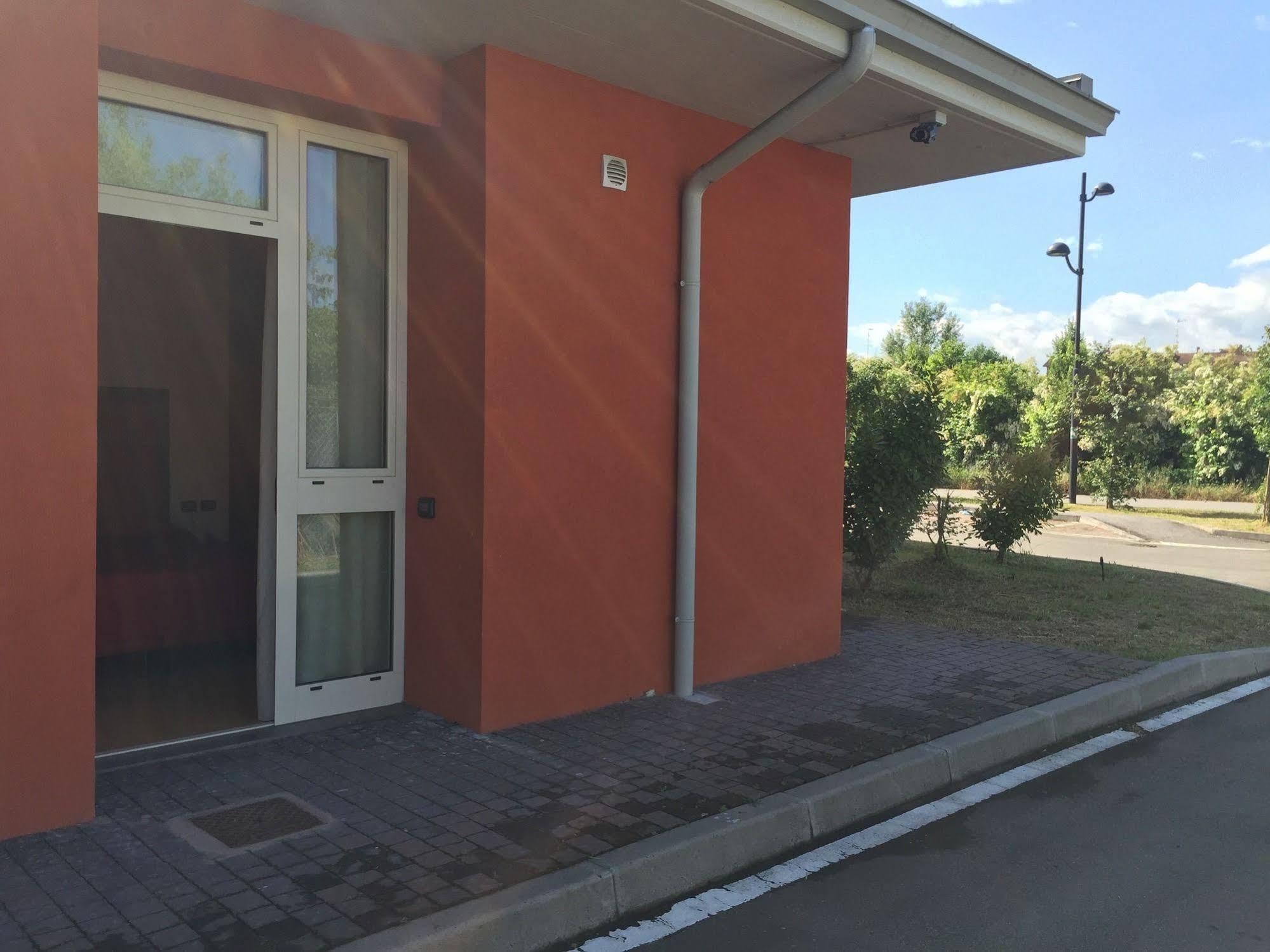 Hotel Motel Galaxy Reggio Emilia Exterior photo